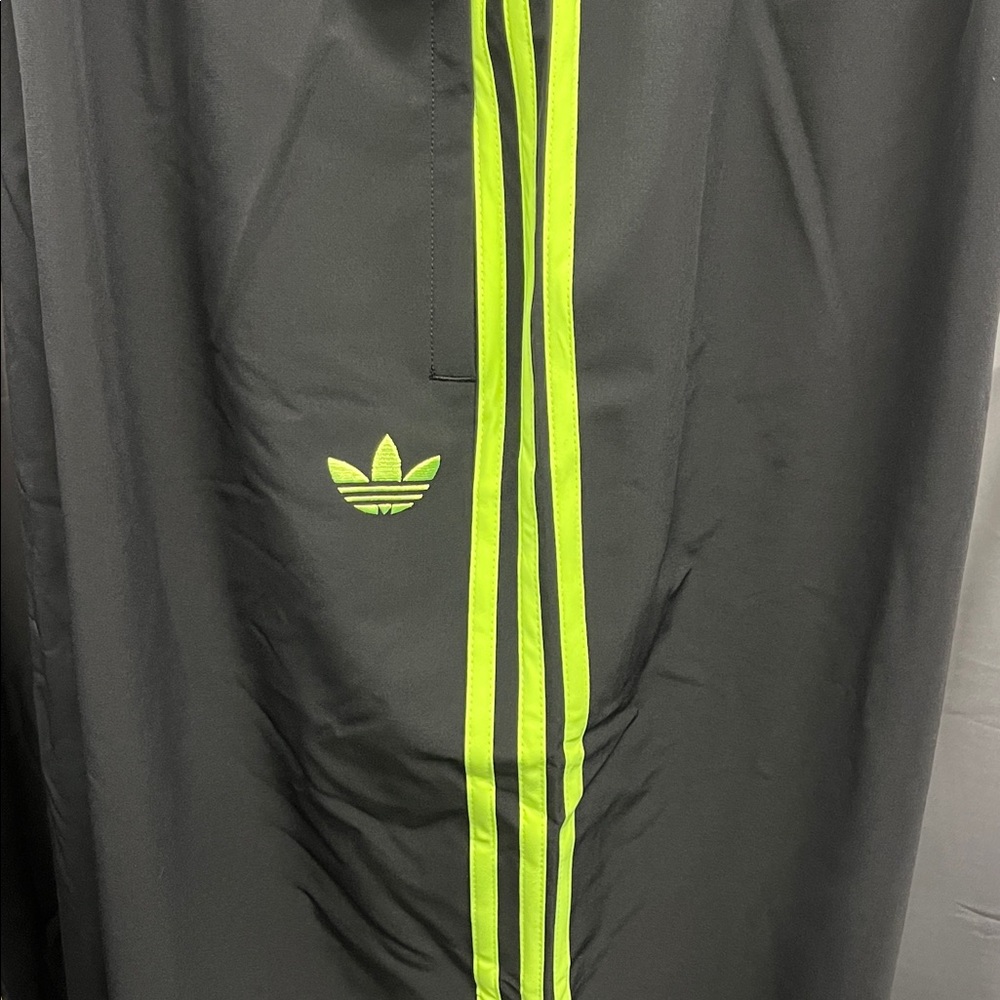 adidas Originals men’s adiColor Woven Drill Track Pants Men's - Picture 2 of 6